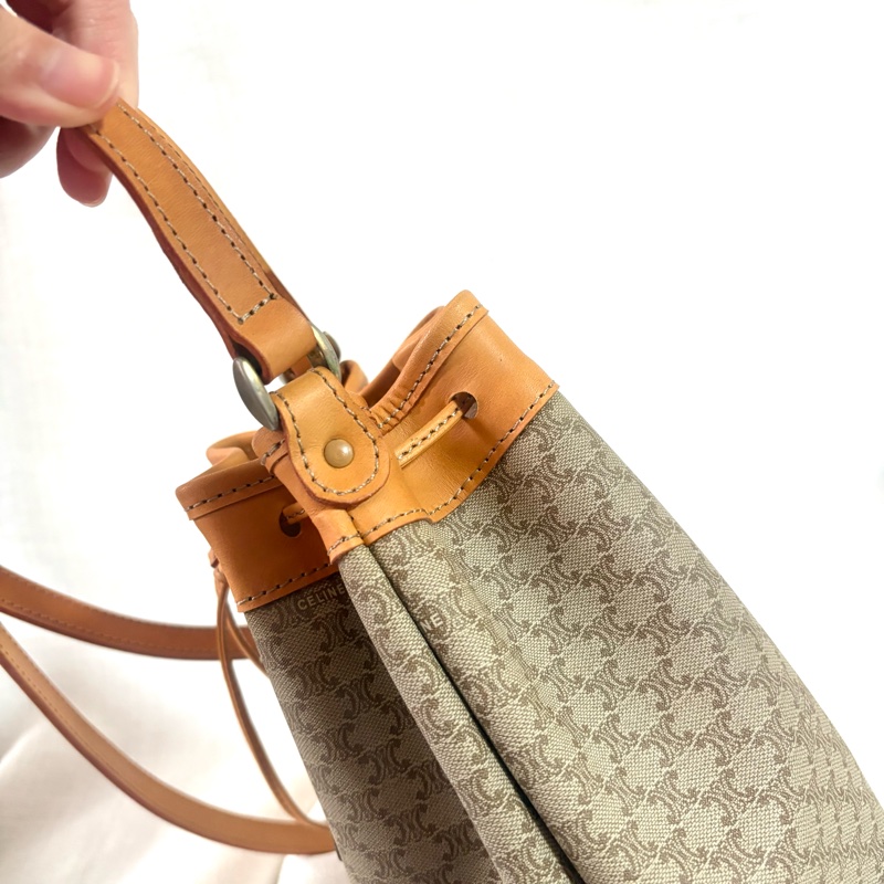 Celine 米色凱旋門水桶包-6