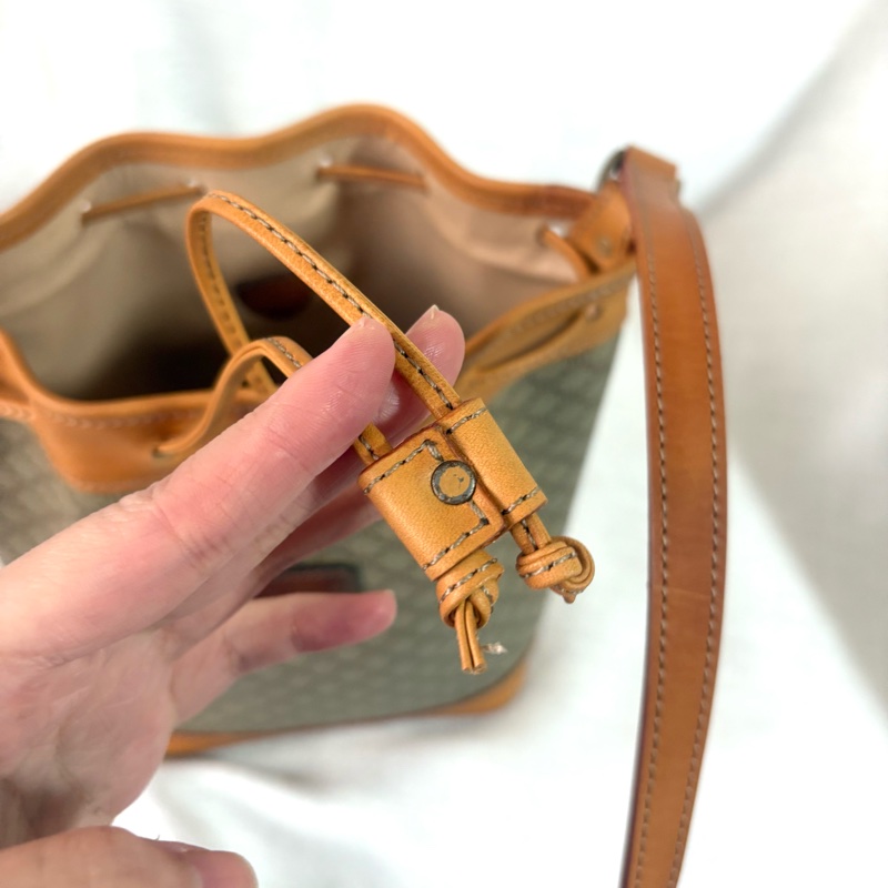 Celine 米色凱旋門水桶包-7