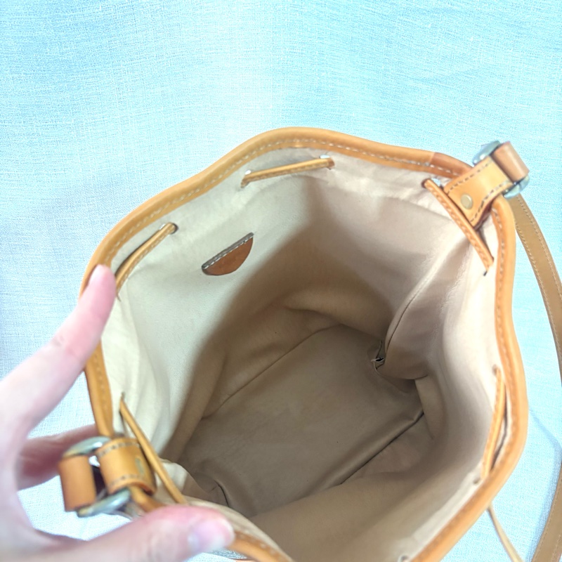 Celine 米色凱旋門水桶包-9