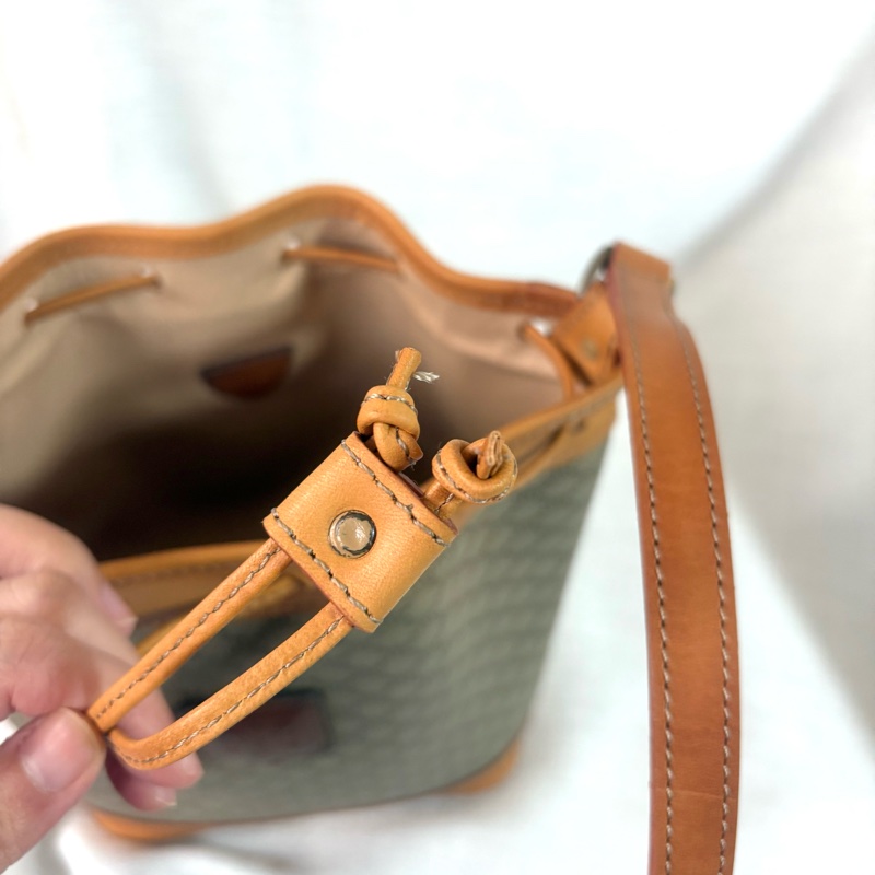 Celine 米色凱旋門水桶包-11