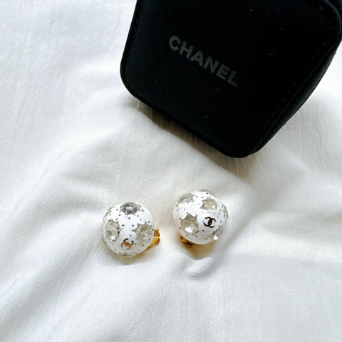 二手正品Chanel香奈兒奶霜白水鑽圓球耳環 香奈兒耳環 香奈兒耳夾 香奈兒珠寶 香奈兒飾品coco mark