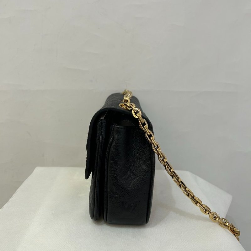 LV黑牛皮壓紋金釦MARCEAU鍊條側背包-3