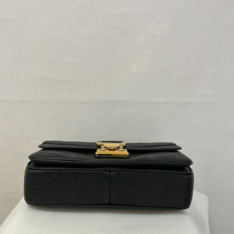 LV黑牛皮壓紋金釦MARCEAU鍊條側背包-4
