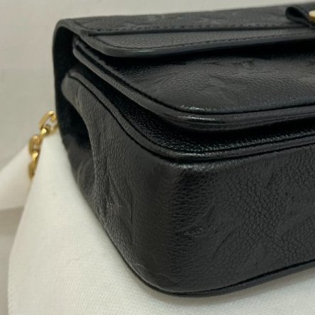 LV黑牛皮壓紋金釦MARCEAU鍊條側背包-5