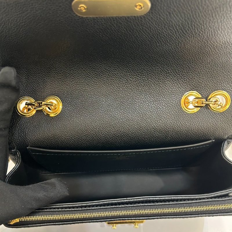 LV黑牛皮壓紋金釦MARCEAU鍊條側背包-7