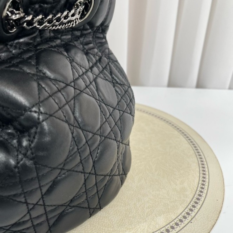 迪奧Dior 黑色皮質經典桶包 經典格紋 復古鎖扣 容量大 手提設計 鏈條裝飾 皮質厚實 菱格紋飽滿-16