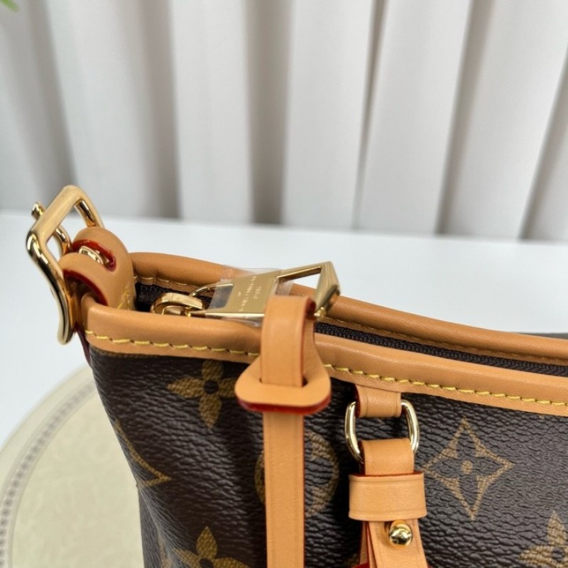 LV路易威登 26年1月全新全套 芯片款 新款橫版Carry all單肩包 美麗大方 容量剛好 適合日常使用-21