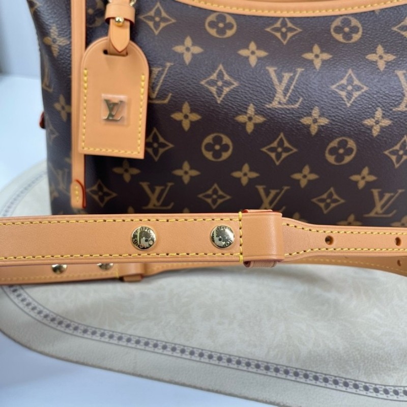 LV路易威登 26年1月全新全套 芯片款 新款橫版Carry all單肩包 美麗大方 容量剛好 適合日常使用-23