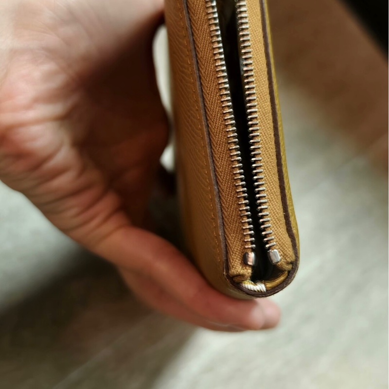 9.9 成新 愛馬仕Hermès Silk’In 芝麻色拉鍊長夾｜內裡點點海馬｜附塵袋 EPSOM-4