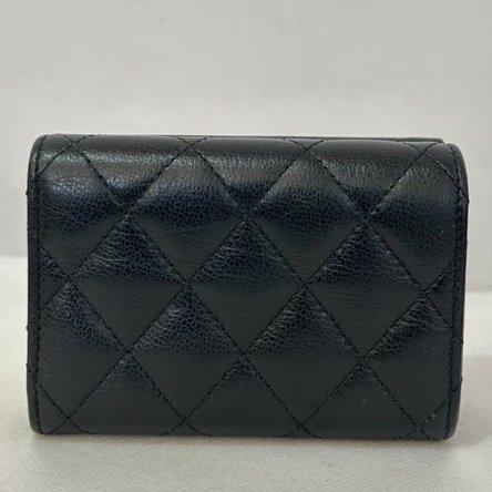 Chanel黑色半銀扣雙面三折扣式小短夾-2