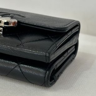 Chanel黑色半銀扣雙面三折扣式小短夾-5