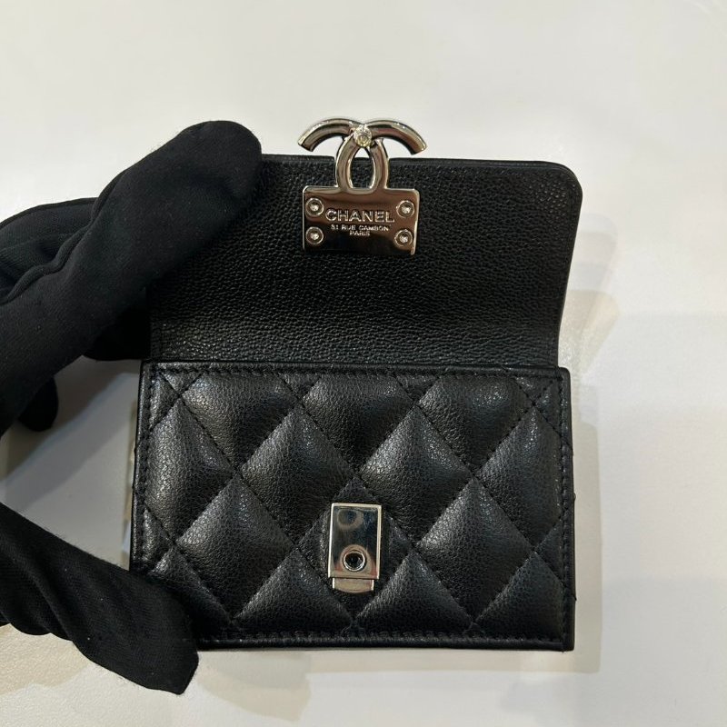 Chanel黑色半銀扣雙面三折扣式小短夾-7