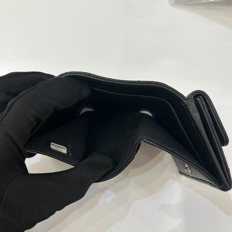 Chanel黑色半銀扣雙面三折扣式小短夾-9