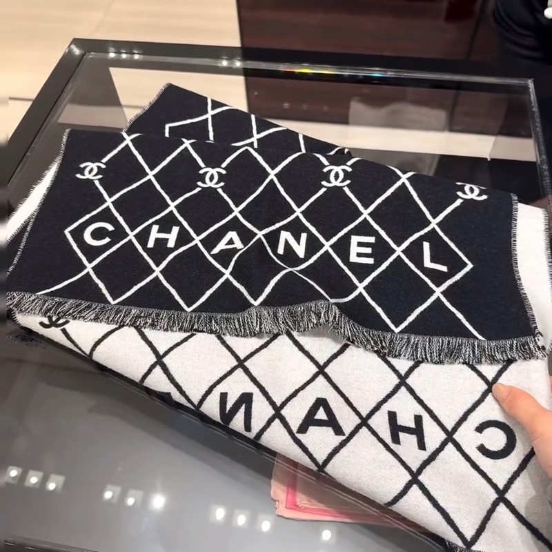 Chanel香奈兒26P黑白雙面羊毛圍巾-4