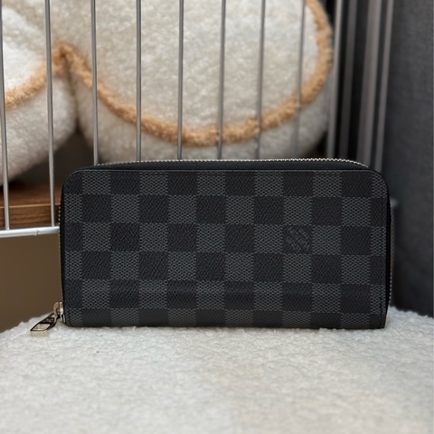Lv 黑棋盤格拉鏈長夾