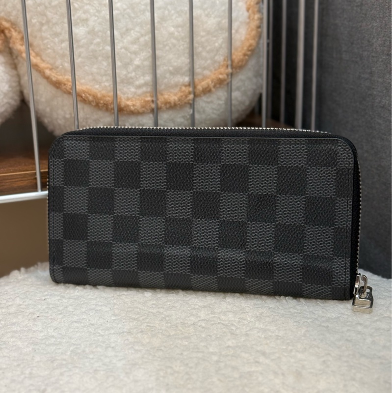 Lv 黑棋盤格拉鏈長夾-1