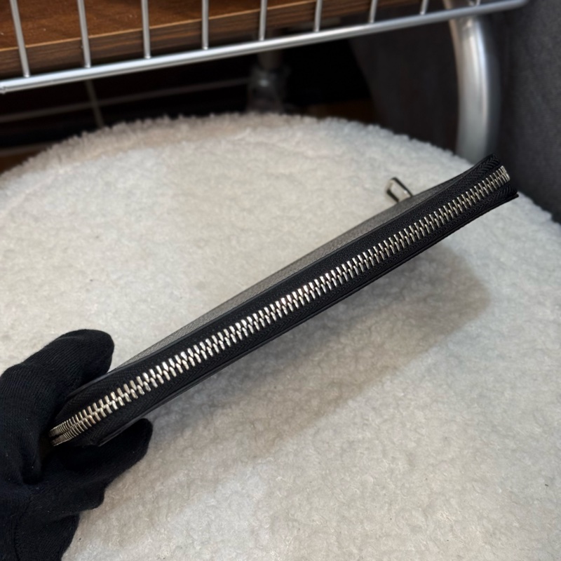 Lv 黑棋盤格拉鏈長夾-3