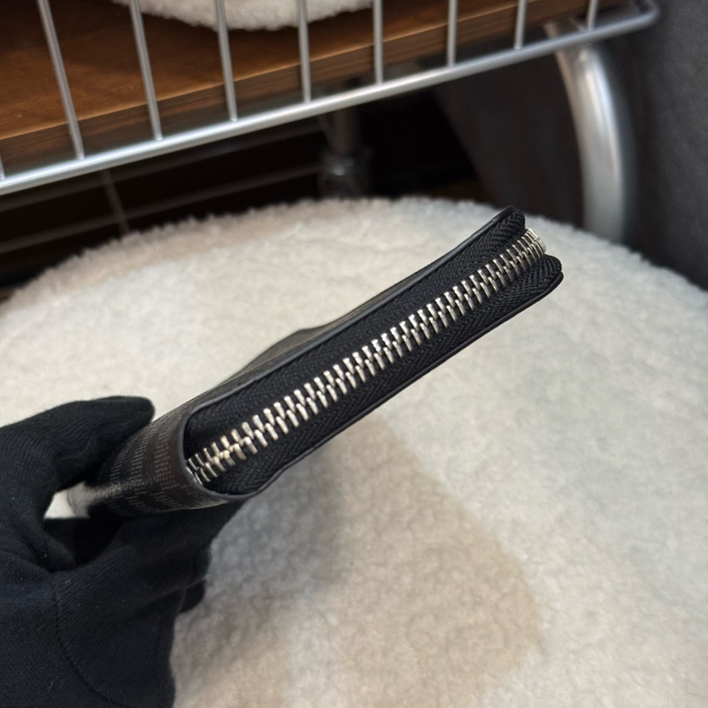 Lv 黑棋盤格拉鏈長夾-4