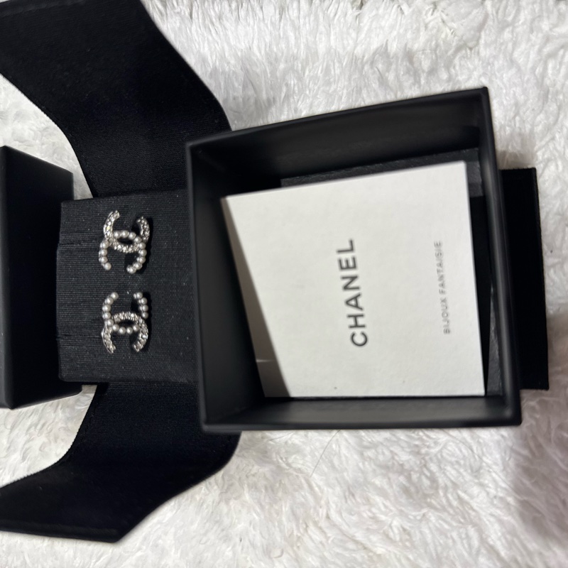 CHANEL 香奈兒 經典款珍珠水鑽雙C  LOGO夾式耳環(銀色) 1.6 x 1.2 cm-19