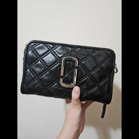 Marc Jacobs MJ 經典黑色菱格斜背相機包