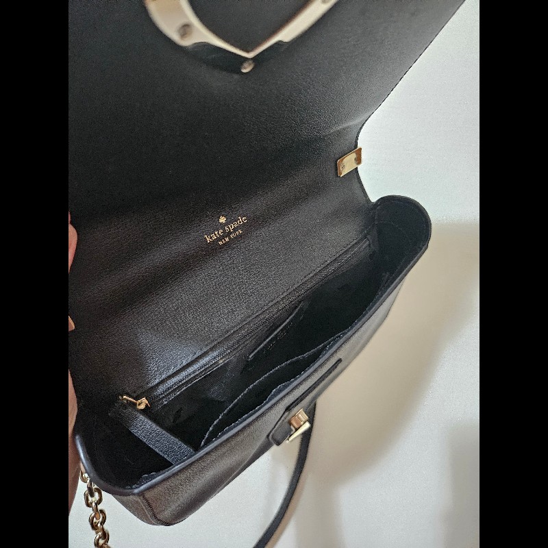 Kate spade 黑色黑桃旋扣斜背馬鞍包-1