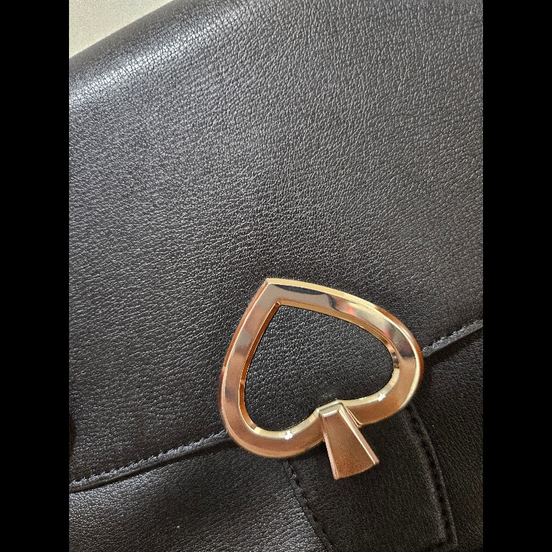 Kate spade 黑色黑桃旋扣斜背馬鞍包-5