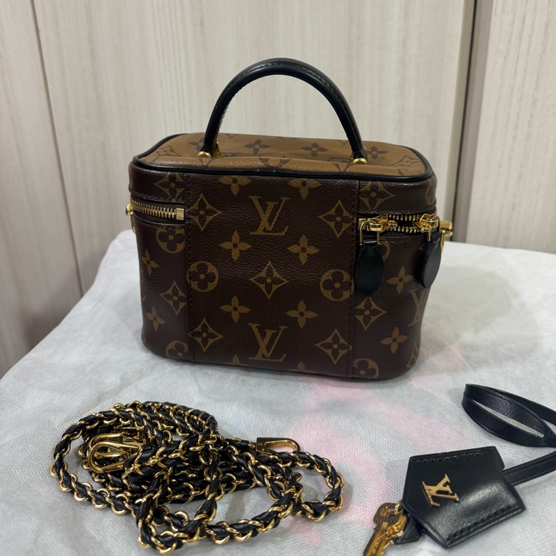 Lv雙色化妝斜背包-1