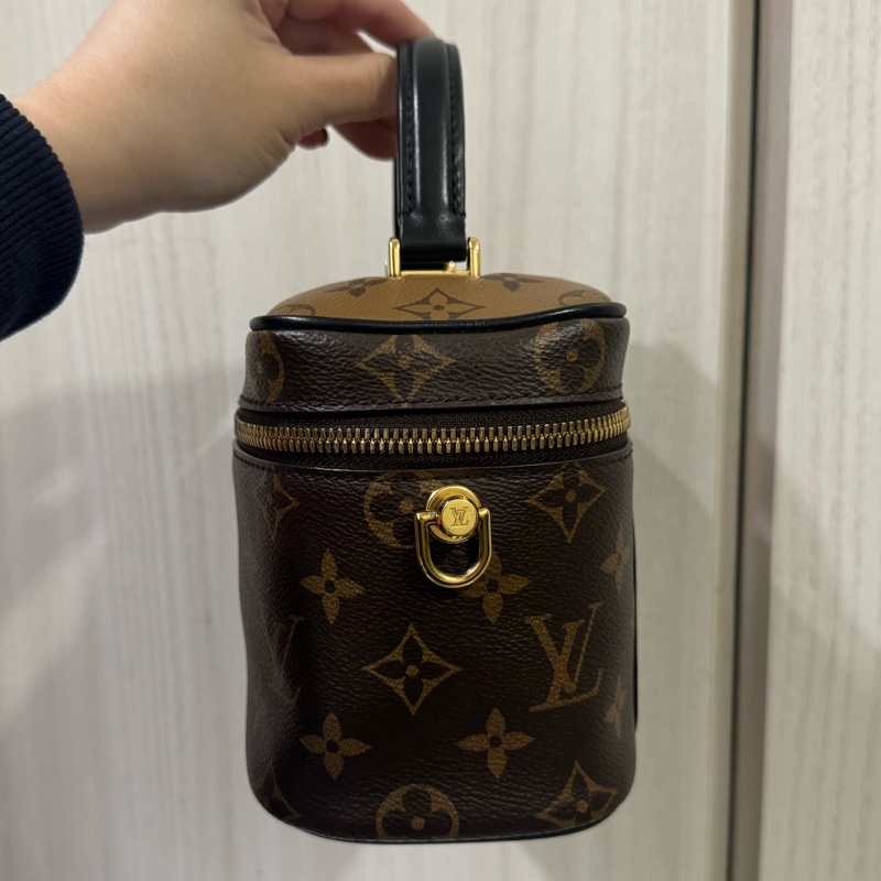 Lv雙色化妝斜背包-3