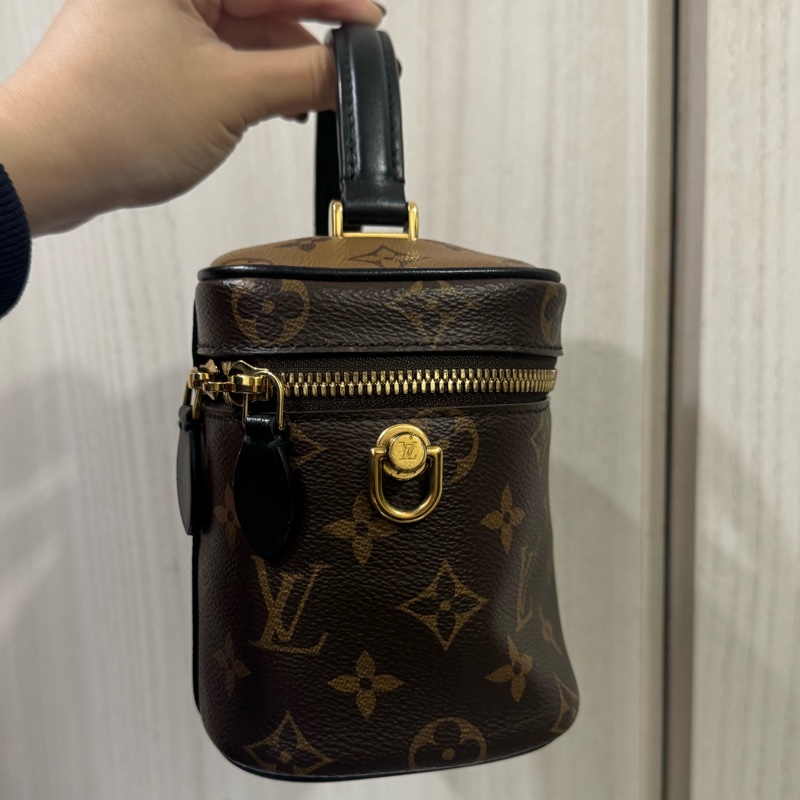 Lv雙色化妝斜背包-4