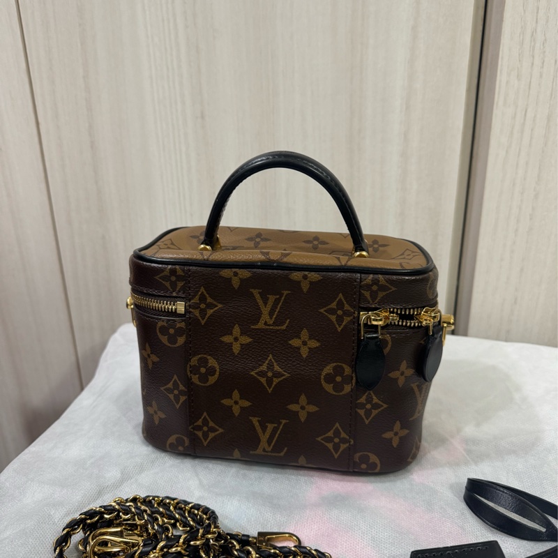 Lv雙色化妝斜背包-6