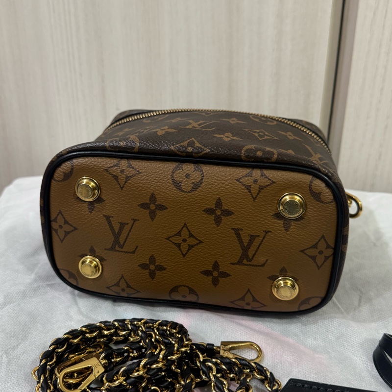 Lv雙色化妝斜背包-9