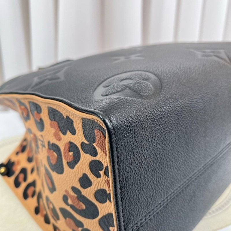 LV路易威登 21年票 芯片款 Onthego中號托特包 壓紋老花拼豹紋限量款 時尚大方-13