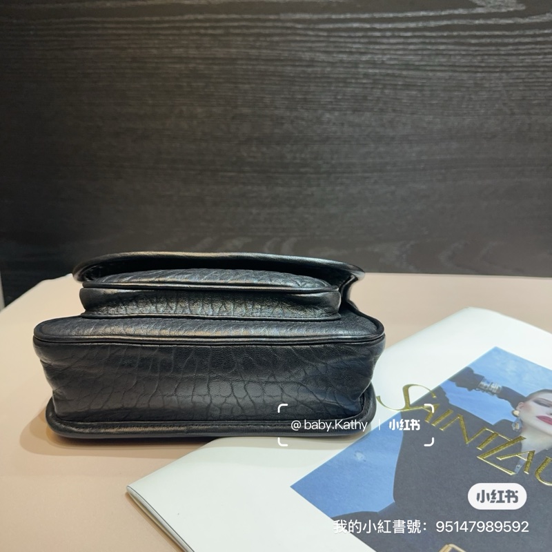 YSL黑羊皮霧金釦Mini Niki肩背斜背包-7