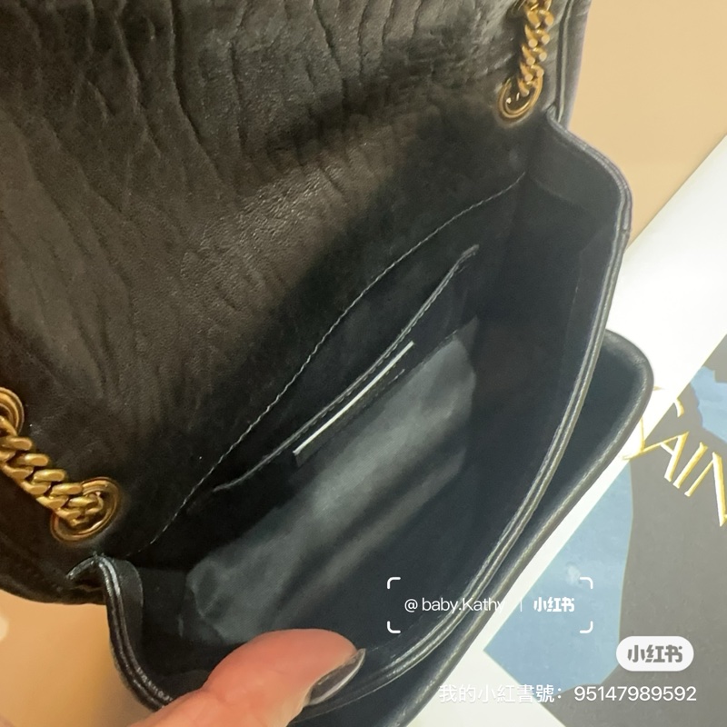 YSL黑羊皮霧金釦Mini Niki肩背斜背包-8