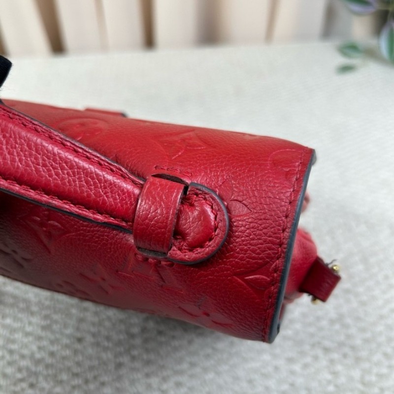 LV路易威登紅色壓花郵差包 經典紅色滿印logo全皮壓紋 紅金配色 容量十足 可手提可單肩可斜挎 肩帶可隨意調節-14