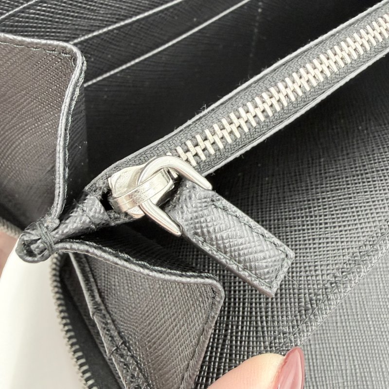 PRADA - 黑色防刮牛皮郵輪圖案銀扣商務型長夾-14