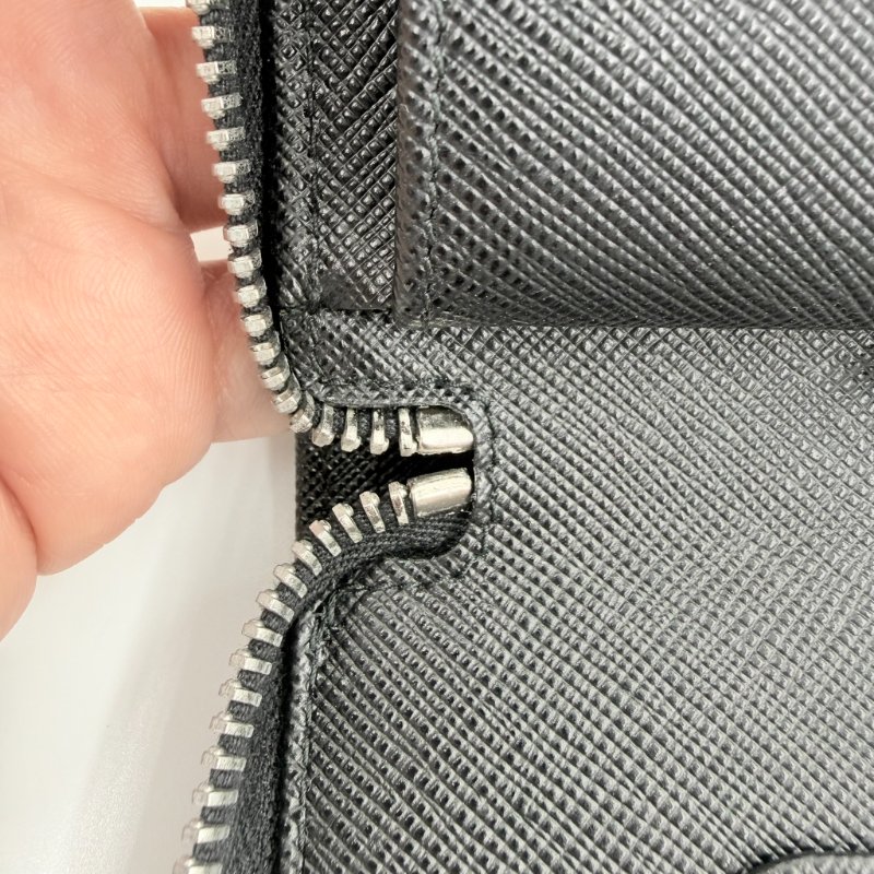 PRADA - 黑色防刮牛皮郵輪圖案銀扣商務型長夾-15