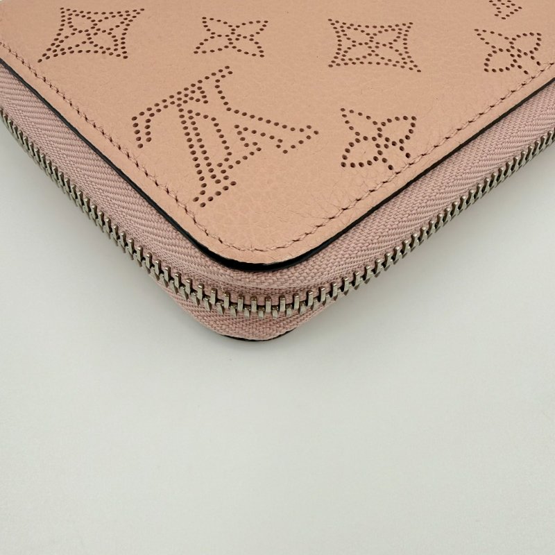 Louis Vuitton - 粉色牛皮雕花簍空Mahina拉鍊長夾-7