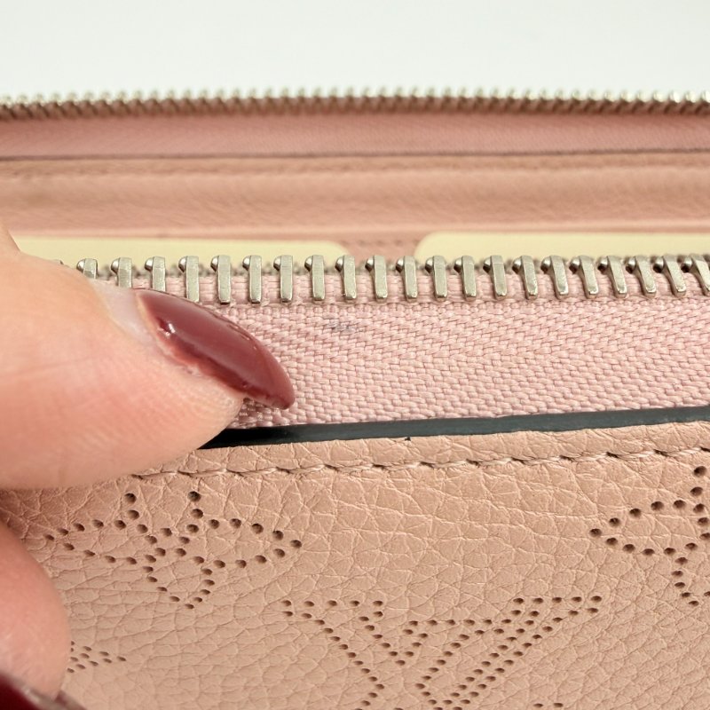 Louis Vuitton - 粉色牛皮雕花簍空Mahina拉鍊長夾-17
