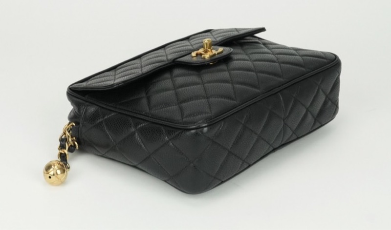 「JL精品代購」95新 香奈兒黑金牛金球雕花鏈 小鳥扣大號翻蓋相機-6