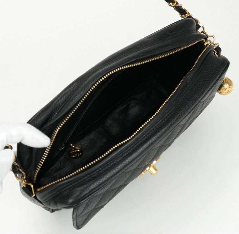 「JL精品代購」95新 香奈兒黑金牛金球雕花鏈 小鳥扣大號翻蓋相機-7