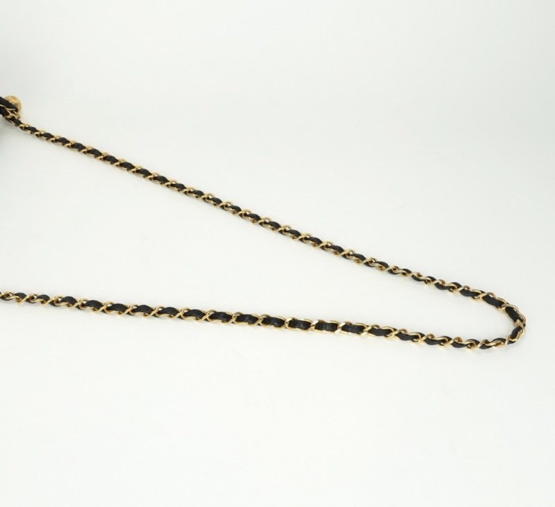 「JL精品代購」95新 香奈兒黑金牛金球雕花鏈 小鳥扣大號翻蓋相機-8