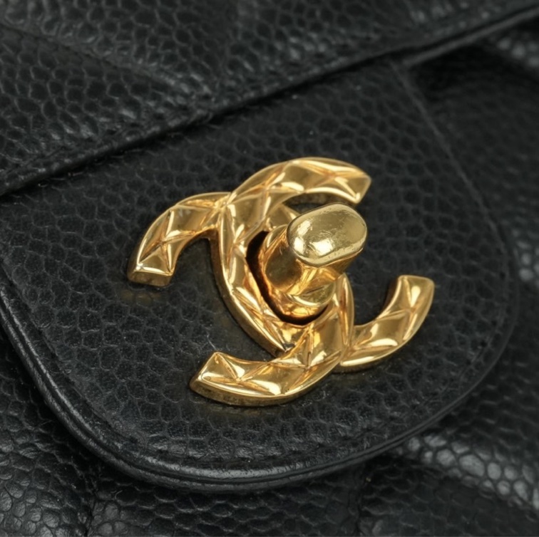 「JL精品代購」95新 香奈兒黑金牛金球雕花鏈 小鳥扣大號翻蓋相機-10