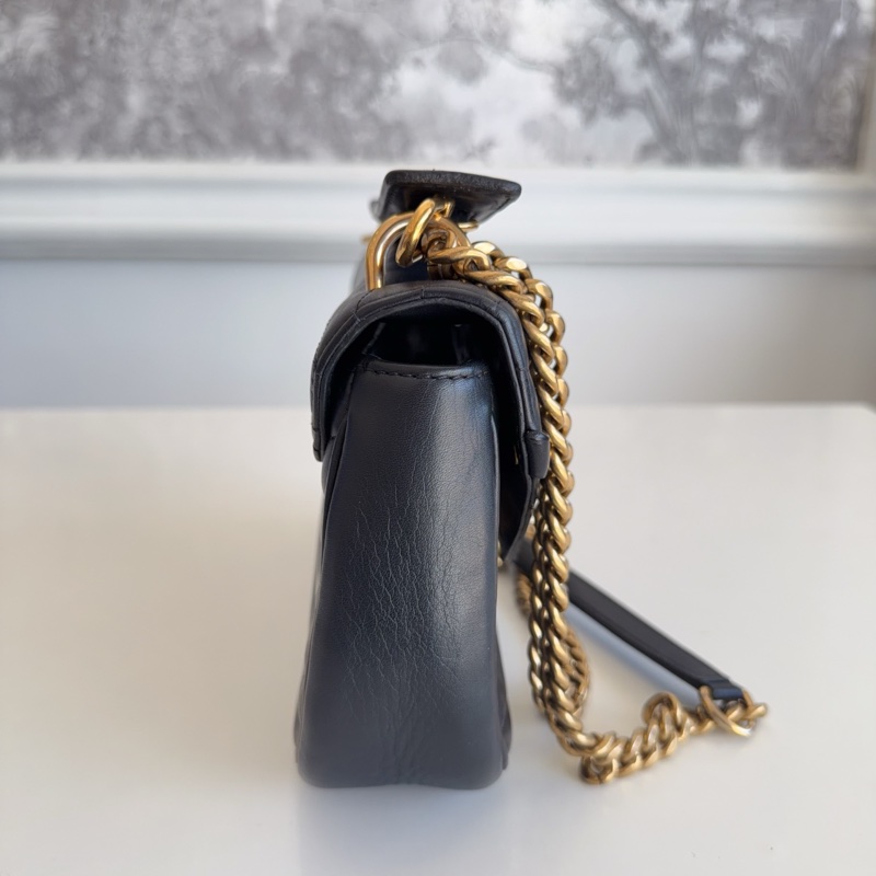 97新Lv new wave 全皮款 屁桃包 波浪紋黑金鍊條包-6