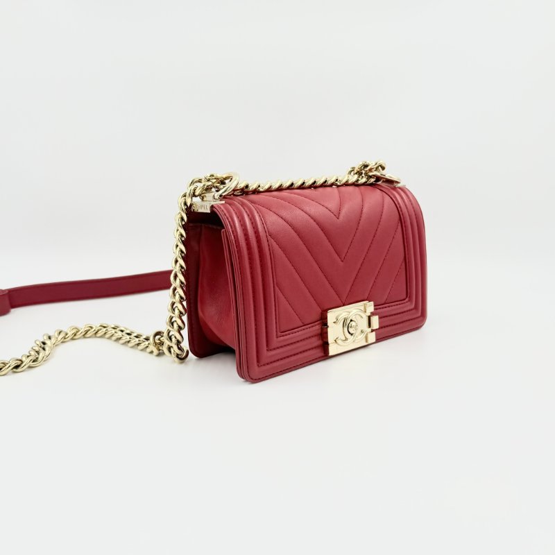 CHANEL -紅色金釦牛皮山型紋╻BOY 20cm-3