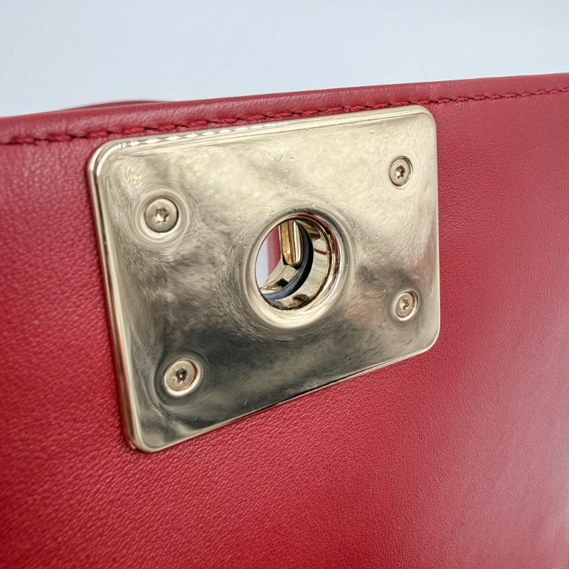 CHANEL -紅色金釦牛皮山型紋╻BOY 20cm-10