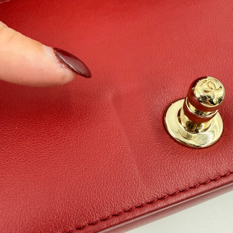 CHANEL -紅色金釦牛皮山型紋╻BOY 20cm-16