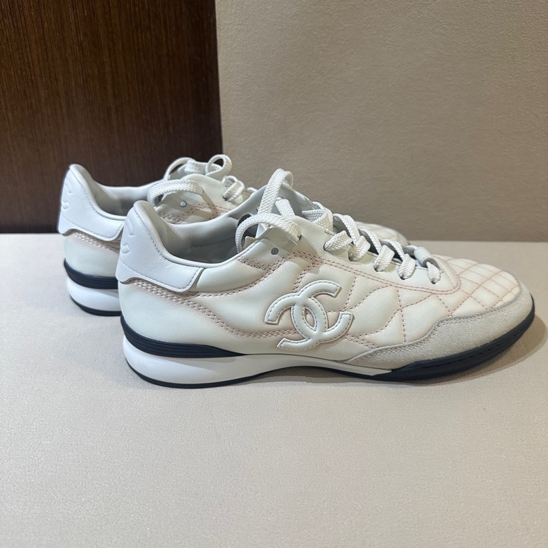 99新 CHANEL/香奈兒 白色菱格紋 德訓鞋 雙c標誌 系帶圓頭設計 平底舒適  粉色走線很特別 適合四季穿著 時尚百搭 36碼 僅落地一次-1