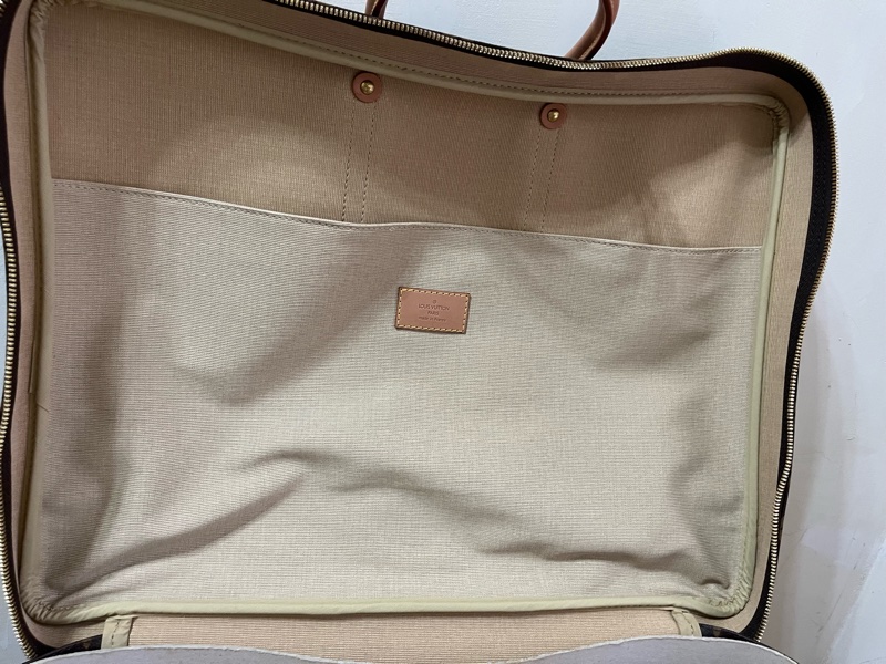 LV 手提行李箱-10