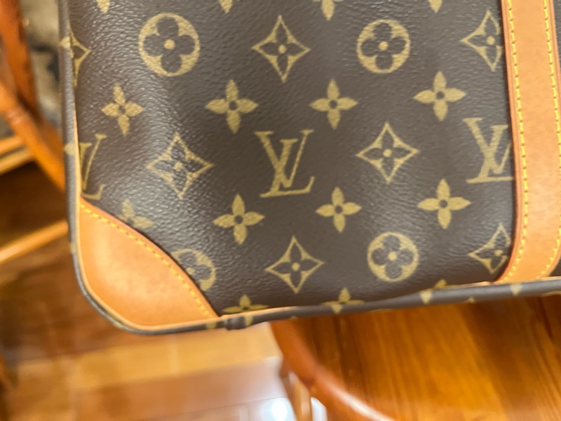 LV 手提行李箱-10